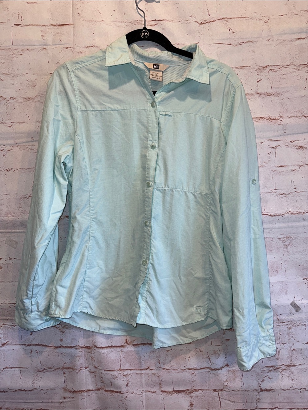 REI women Mint Green Button-Down Long Sleeve Shirt M roll tab sleeves breathable